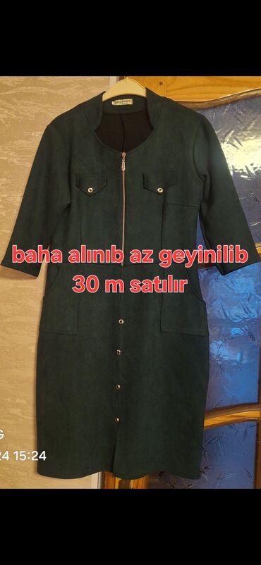 Вечерние платья: Tünd yaşıl rəngli, dizə qədər uzunluqda qadın donu. Brend: Elena