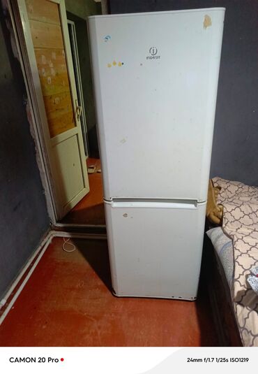 Yemək hazırlamaq üçün texnika: 2 qapılı Indesit Soyuducu Satılır, rəng - Ağ
