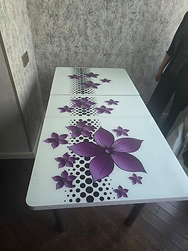 acilan stollar: Şüşə üstlü yemək/çay masası - Üst materialı: ağ rəngli bərk şüşə — 2
