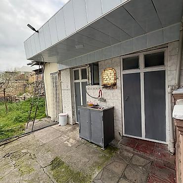 ağ şəhər: Gəncə şəhəri Nəriman Nərimanov pr 345.,yol kənarında yerləşir həyəti — 9