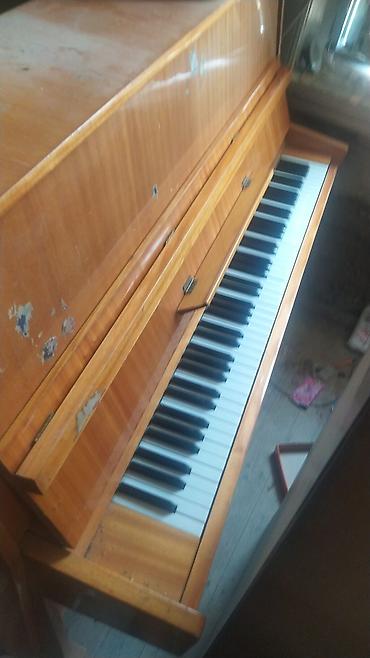 electron piano: Upright pianino – klassik akustik model
işləyir gel götür apar — 1
