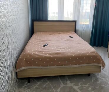 куплю двуспальную кровать: Двуспальная кровать. Отдаю ДАРОМ. Самовывоз. БЕЗ матраса
