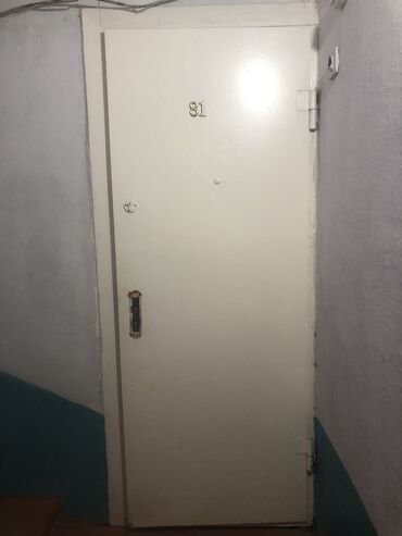 бронированные двери установка: Входная дверь, Металл, Правосторонний механизм, цвет - Белый, Б/у, Самовывоз