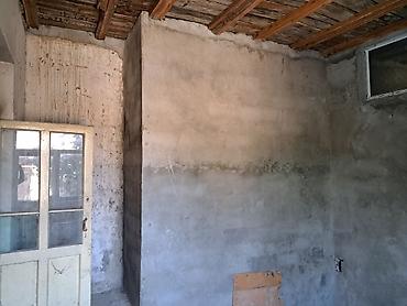 anbar satilir: Ev satilir qaz, isiq,su daimidi . 2 mertebeli bina evinin birinci — 5