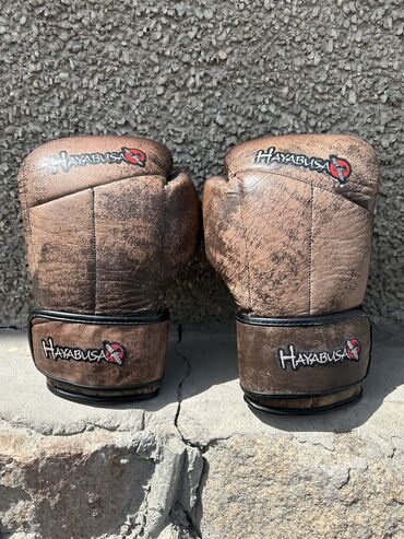 боксерские перчатки: Боксерские перчатки hayabusa. Натуральная кожа. Состояние отличное