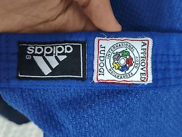 İdman formaları: Məhsul: Adidas mavi cüdo kimono dəsti Tərkib: - Jaket (yuxarı hissə) — 3