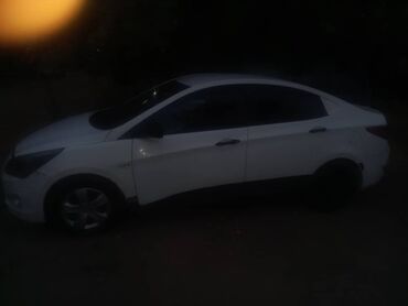 срочно продаю в связи с переездом: Hyundai Solaris: 2016 г., 1.6 л, Бензин, Седан