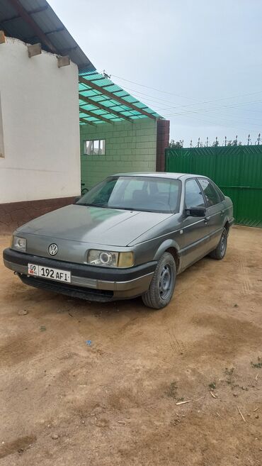 битый пассат: Volkswagen Passat: 1991 г., 2 л, Механика, Бензин, Седан