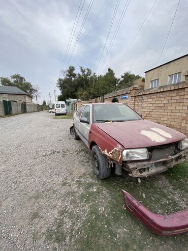 машина продаю: Volkswagen Vento: 1992 г., 1.8 л, Механика, Бензин, Седан