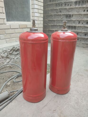 Бытовые газовые баллоны: Газ болоны 50л. цена 4500 с за штуку. есть 2шт