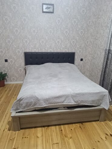 Divan və masa dəstləri: İkinəfərlik çarpayı, Dolab, İşlənmiş