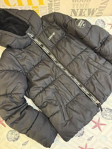 Верхняя одежда: Levi’s qara rəngli qışlıq puffer gödəkçə - Model: kapüşonlu, ön — 1