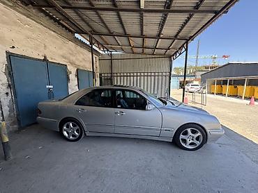 b class: Mercedes-Benz E-Class: 2002 г., 4.3 л, Автомат, Бензин, Седан — 2