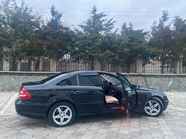 машина с российскими номерами: Mercedes-Benz 320: 2002 г., 3.2 л, Автомат, Бензин, Седан