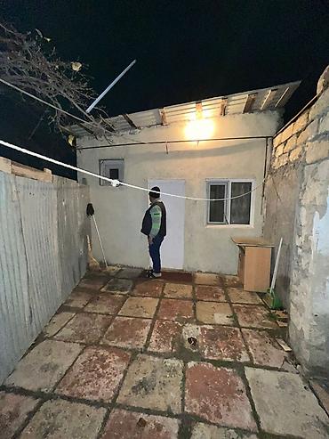 upd qesebesinde satilan evler: 1 otaqlı həyət evi - Plan: geniş bir otaq (yataq və qonaq zonası) — 10