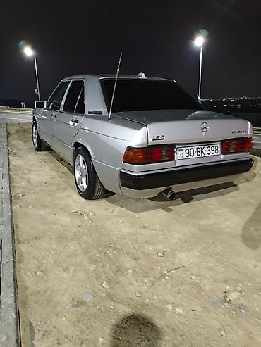 bmw e 38: Mercedes-Benz 190: 2.2 l | 1992 il Sedan — 3