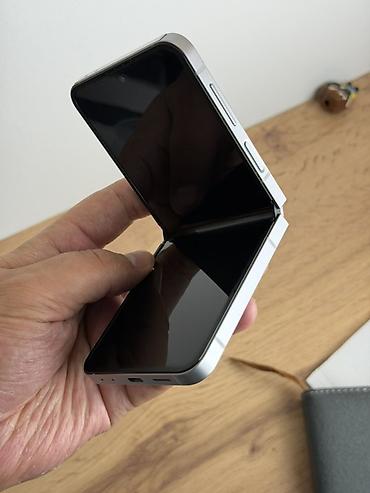 флешка 256 гб: Samsung Galaxy Z Flip 6, Б/у, 256 ГБ, цвет - Серебристый, 2 SIM — 10