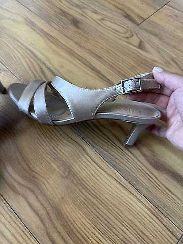 charles keith кошелек: Босоножкалар, 35.5, Колдонулган, түсү - Саргыч боз, Өзү алып кетүү — 6