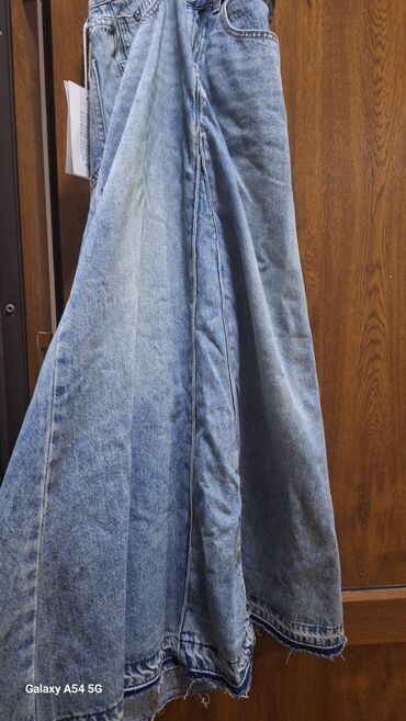 hicab geyimleri instagram: Cins ətək — tünd mavi denim. - Model: uzun, düz kəsim - Arxa hissə