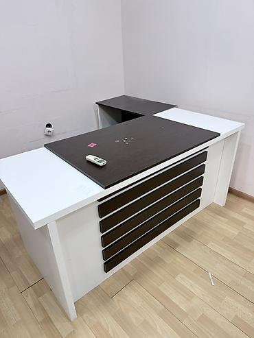 tel masa: Ofis mebeli dəsti Tərkibi: - 6–8 nəfərlik oval toplantı masası: tünd — 5