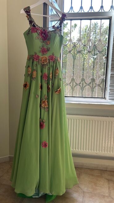 Ziyafət donları: Yaxşı vəziyyətdə, səliqəli şəkildə saxlanılmış gəlinlik, nişan — 3