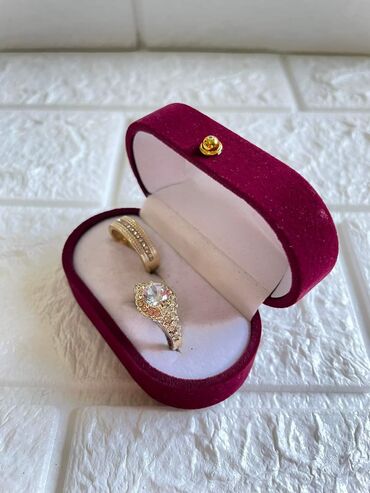 Prstenje: Vel 10
Cena 1300din — 13