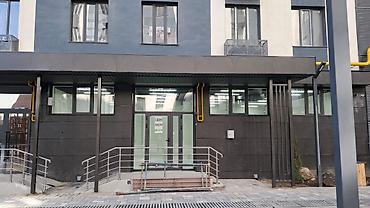 Аренда помещений свободного назначения: Сдается в аренду коммерческое помещение на первом этаже современного — 3