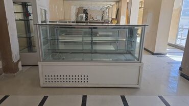 Moyka avadanlığı: Vitrin soyuducu 4 ededdir. Biri 1300azn. Unvan 7mkr m 1001 Nigaz