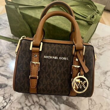 Çantalar: Əl çantası, Michael Kors