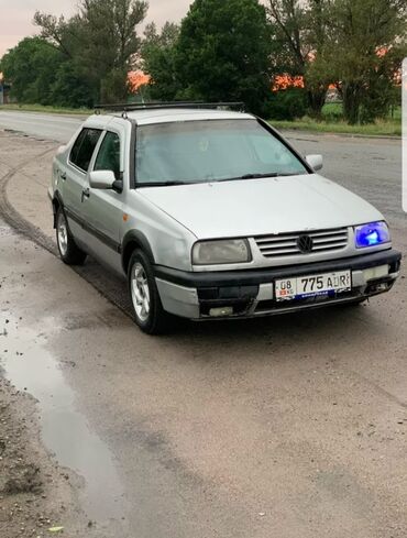 Volkswagen: Volkswagen Vento: 1.8 л, Механика, Бензин, Седан