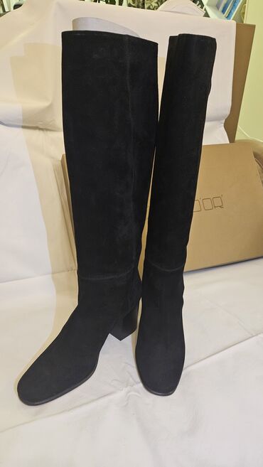 кожанные ботинки: Высокие женские сапоги из черной замши.р 38 - Материал верха: мягкая