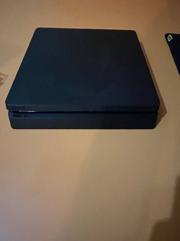 PS4 (Sony Playstation 4): PlayStation 4 Slim oyun konsolu + unikal dizaynlı DualShock 4 pultu - — 1