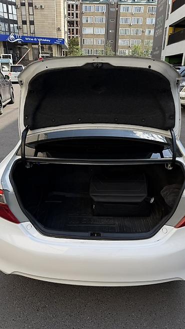 волва 2012: Toyota Camry: 2012 г., 2.5 л, Автомат, Гибрид, Седан — 6