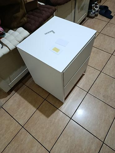 Komode: -Nocni ormaric sa skrivenim pregradama se moze izraditi od materijala — 2