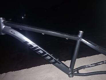 Velosiped ehtiyat hissələri: Giant markalı velo raması bir az cızıqları var başqa heçne sürülən — 1