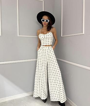 Kompleti: Dvodelni ženski komplet na tufne – top + pantalone širokih nogavicama — 1