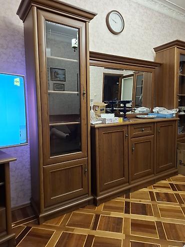 dekor ref: Klassik üslubda qonaq otağı üçün vitrinli mebel dəsti - Material — 2
