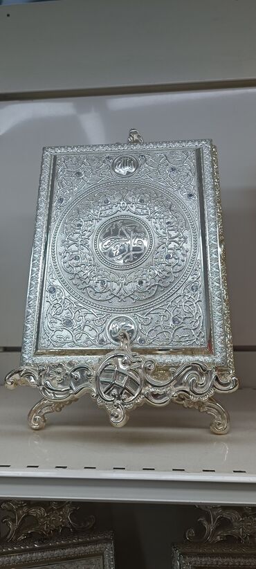 Dini kitablar: .Demir quran qablari 80 manatdan baslayir. Plastik quran qablâri 50 — 22