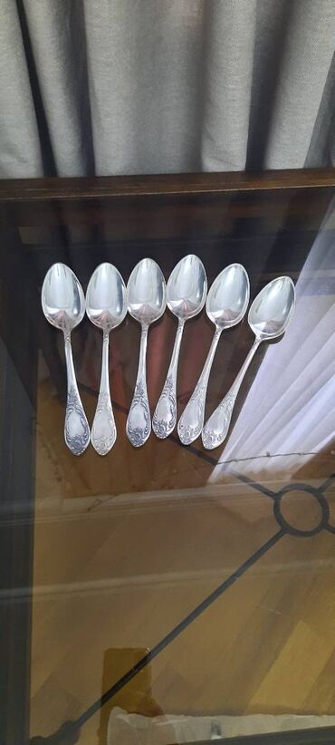 Süfrə ləvazimat dəstləri: Советского времени .Ножи нержавейка 10м .Ножи мельхиор 30м .Ложки — 7