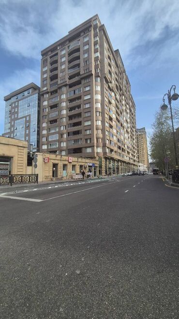Yeni tikili: 4 otaqlı, Yeni tikili, m. 28 may, 195 kv. m