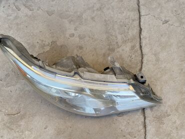 Передние фары: Комплект передних фар Toyota Б/у, Оригинал — 2