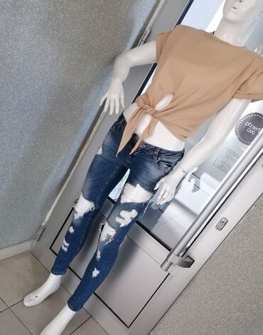 Farmerke: Farmerice disqvared
vel 26
kao nove
povoljno — 3
