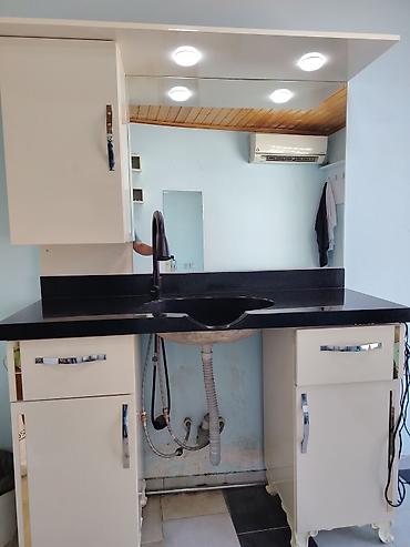 Salon üçün lavabo və güzgü dəsti - Komplekt: üst hissədə iri güzgü