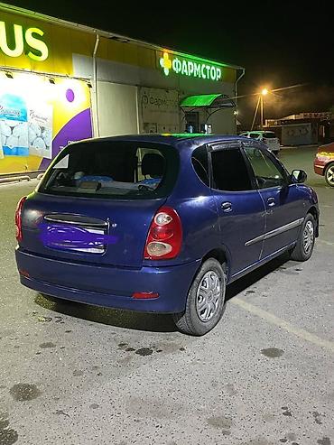 Toyota: Toyota Дуэт: 2003 г., 0.9 л, Автомат, Бензин, Хэтчбэк — 5