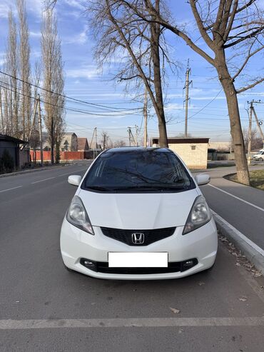Honda: Honda Jazz: 2009 г., 1.4 л, Робот, Хэтчбэк at lalafo.kg — 3 Honda: Honda Jazz: 2009 г., 1.4 л, Робот, Хэтчбэк — 3