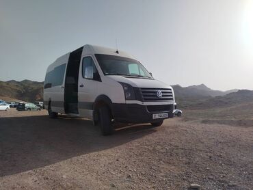 вентилятор пассат: Белый фургон Volkswagen Crafter, адаптированный для пассажирских