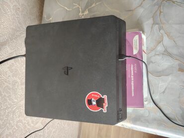 PS5 (Sony PlayStation 5): Ps 4 slim 1 tb, əla vəziyətdə, icin 1 ci defe acmisdim temizlediler