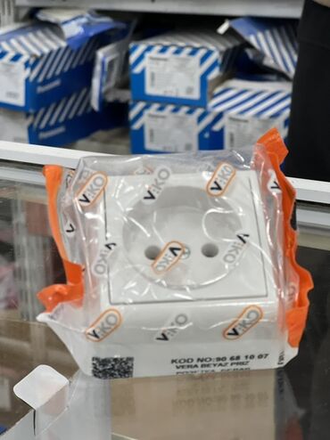 фрезер стронг: Розетка, С заземлением, Viko, Наружные, 1 гнездо