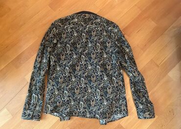 Koftalar, sviterlər: Təcili Satılır…Endirim Var… Kişi köynəkləri satılır.Ölçüsü — 8