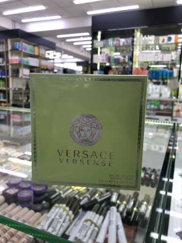 сочно: Летний аромат из серии “Versace versense”. натуральный спрей на